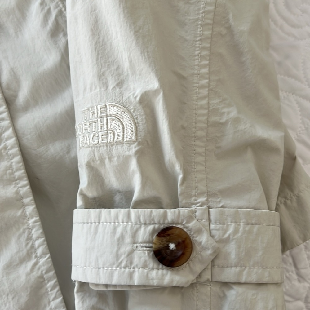 North Face lightweight nylon off white jacket - Picture 5 of 15